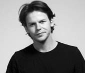 PPR neemt aandeel in Christopher Kane