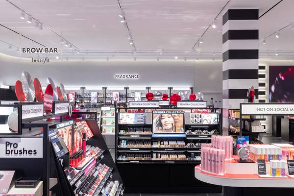 Aperta in Italia un'indagine su Sephora e Lvmh per la vendita di cosmetici agli adolescenti