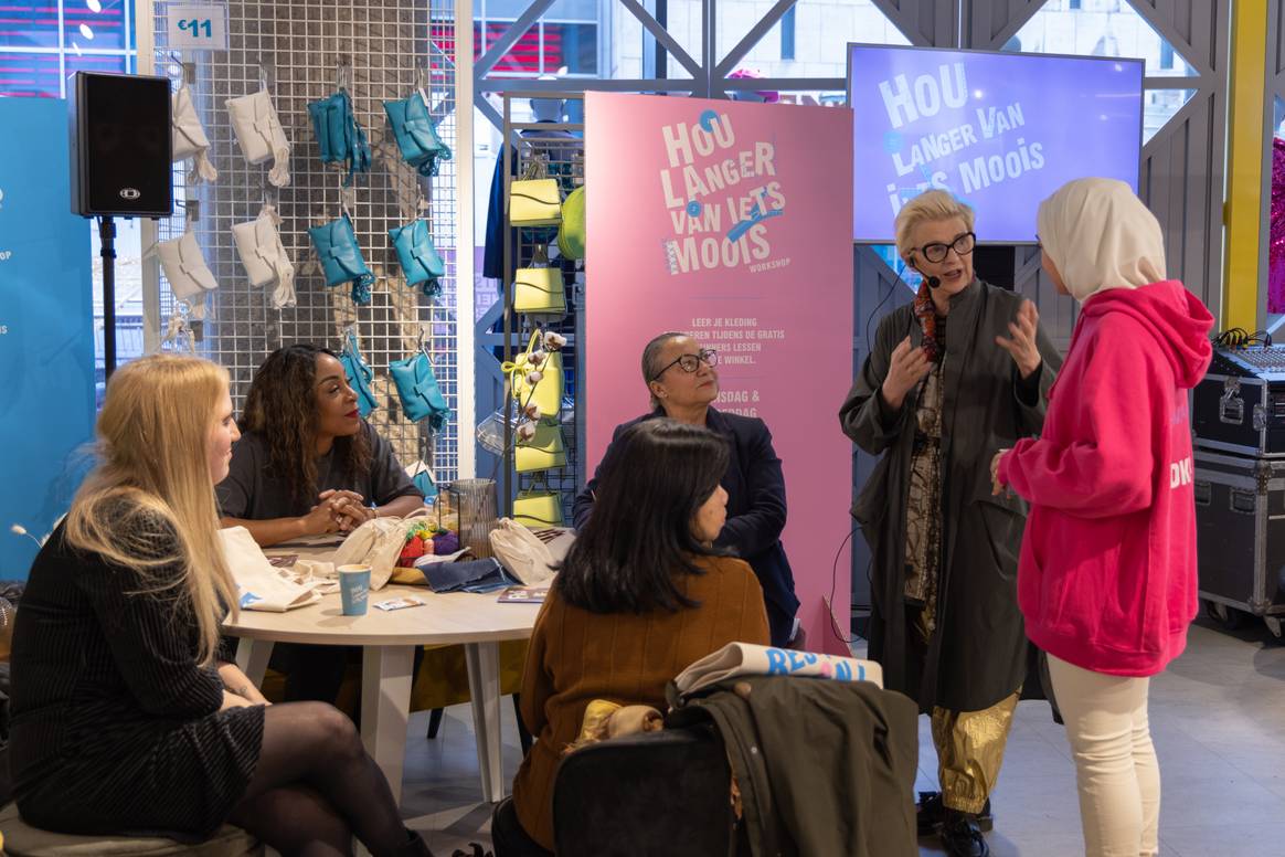 Primark reparatie workshop in Rotterdam.