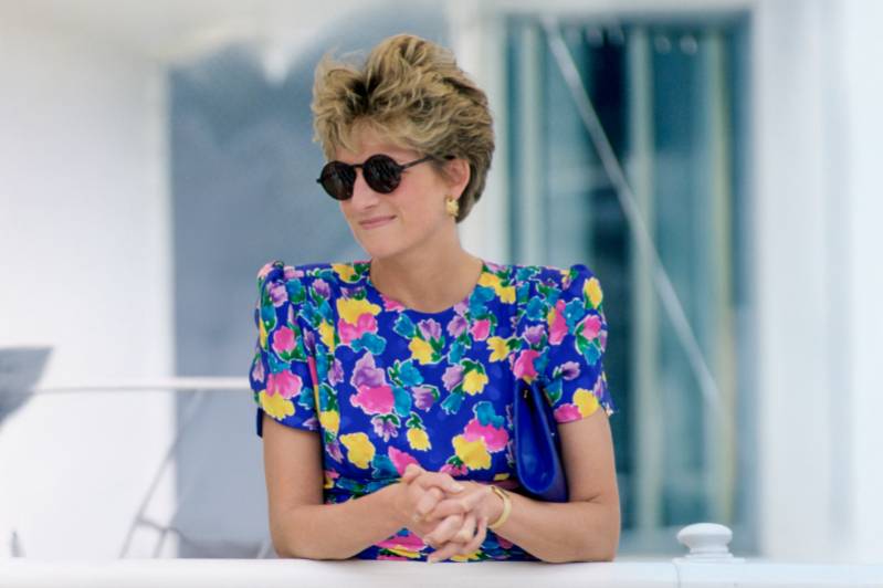 Garments of Princess Diana to be auctioned