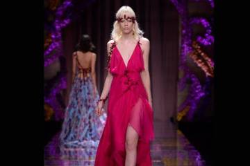 Atelier Versace sfila a Parigi e si prepara alla quotazione