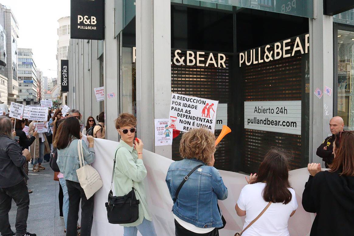 Manifestación de las dependientas de Inditex de la provincia de La Coruña durante la huelga del 27 de junio de 2024.