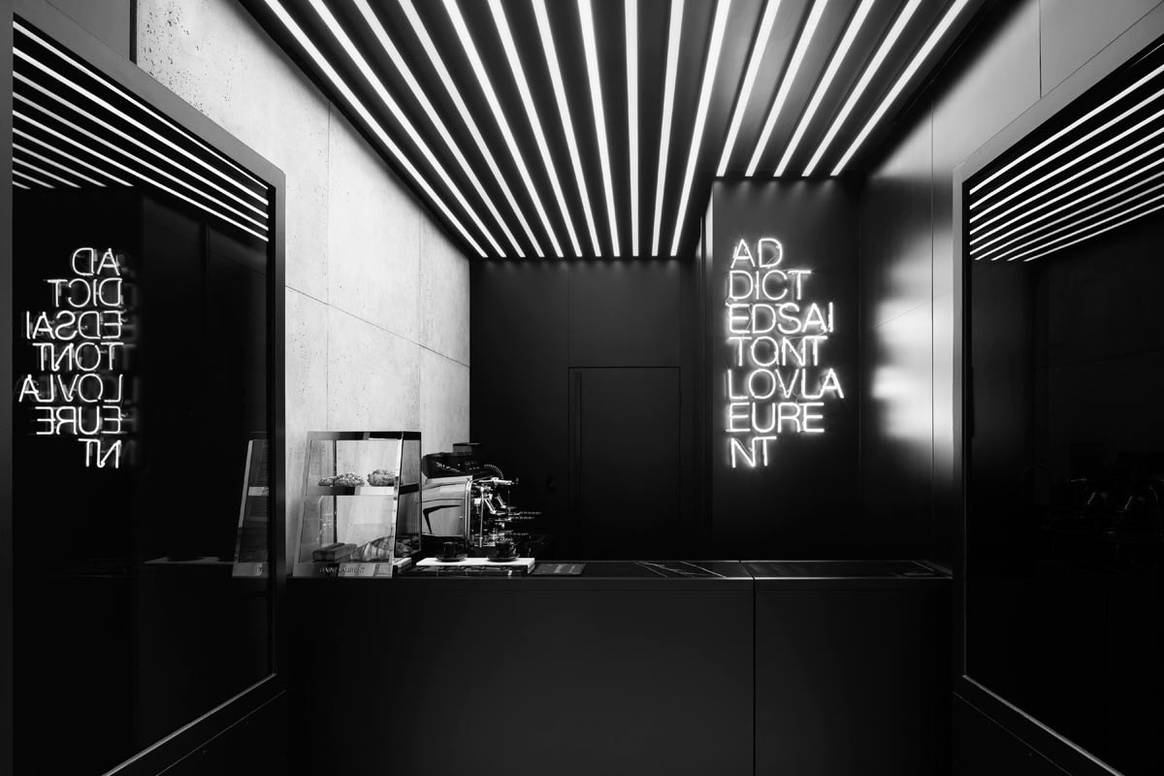 Saint Laurent ouvre un café et un espace d'exposition rue Saint-Honoré