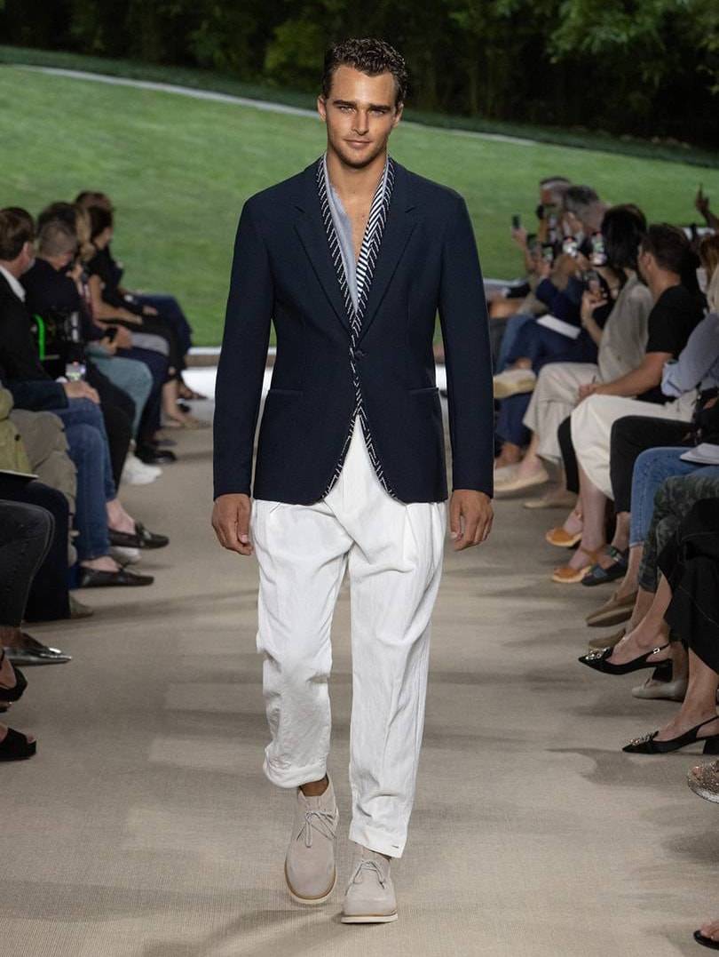 La fashion week milanese ha puntato su libertà, luce ed eleganza