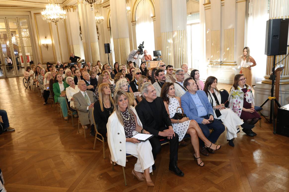declarado Personalidad Destacada de la Ciudad Autónoma de Buenos Aires en el ámbito de la Cultura.