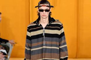 Loewe desfila por primera vez en París con su colección masculina