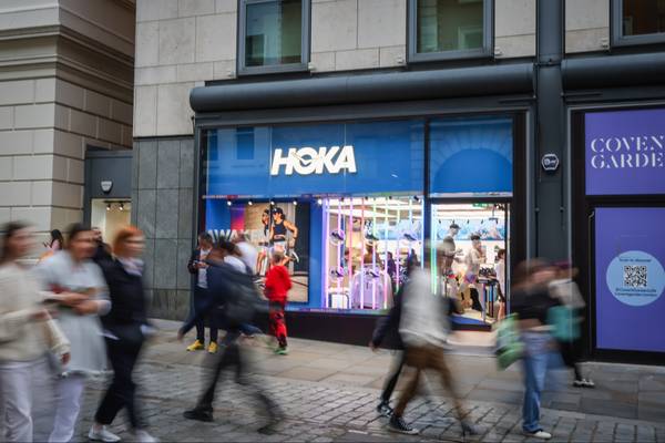 Deckers Brands raggiunge un fatturato record trainato dallo slancio di Hoka e Ugg