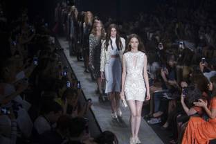 Stella McCartney y Versace apuestan a la 'fast fashion' en Brasil