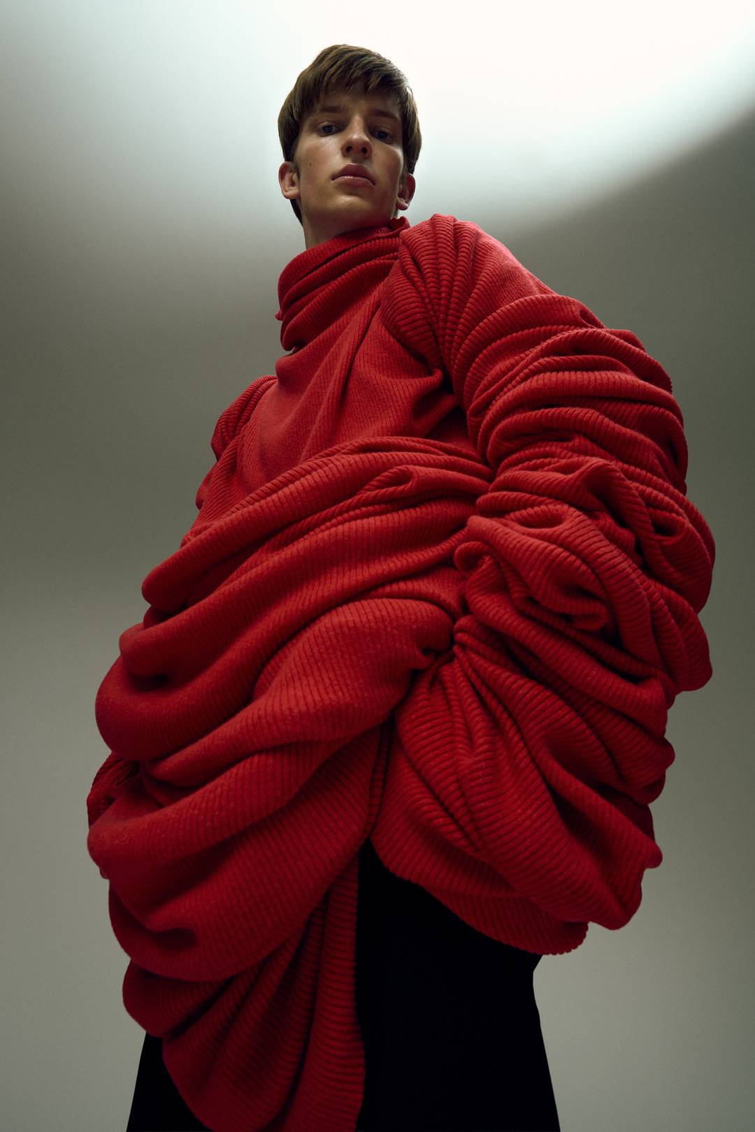 La collezione presente a Pitti trae ispirazione dai tappeti, reinterpretati come paesaggi culturali e tattili