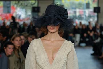 La casa Vivienne Westwood "ajusta" su mirada sobre la mujer