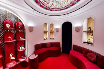 En images Christian Louboutin annonce la reouverture de sa boutique historique