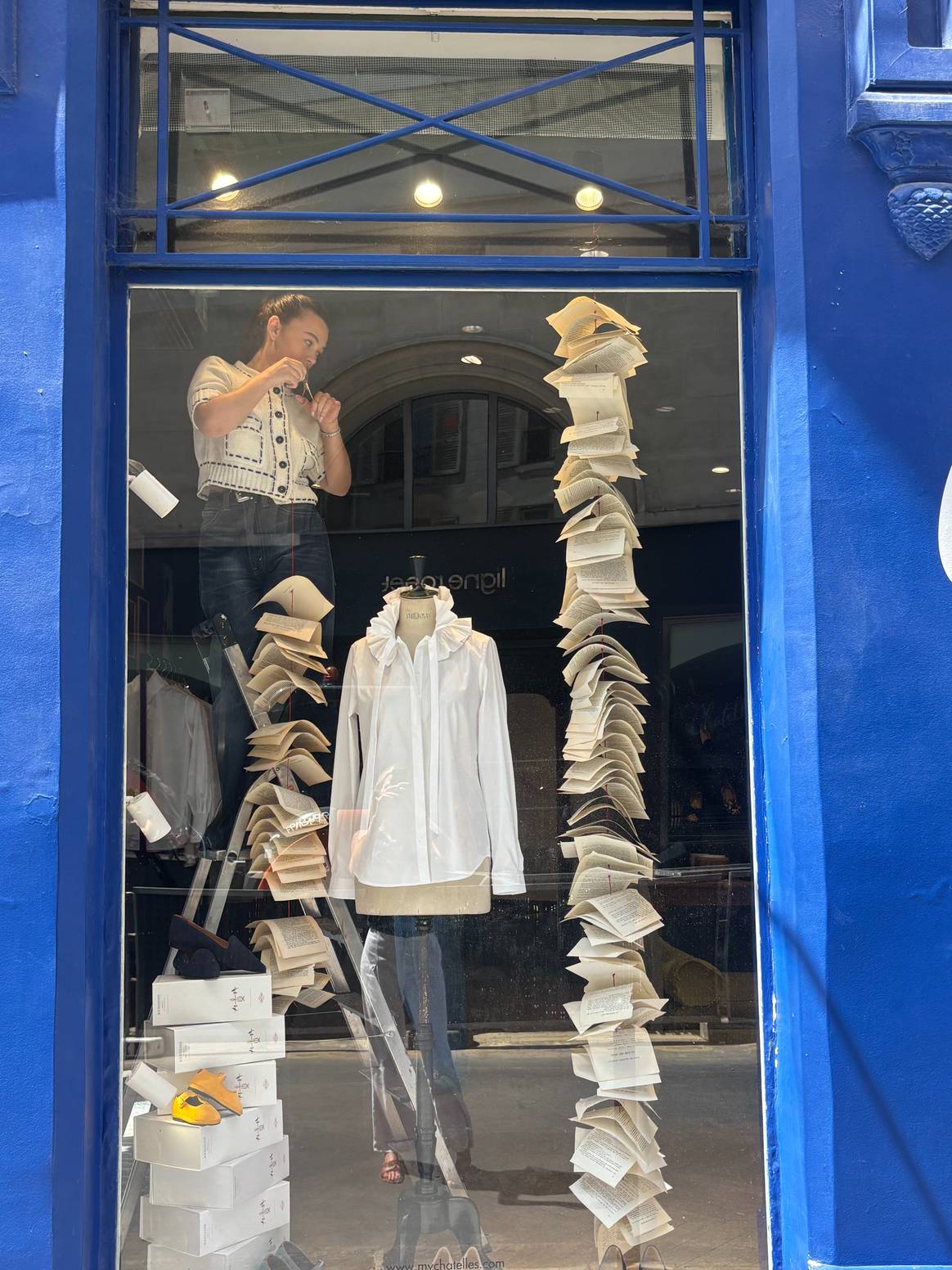Bourrienne Paris X s'installe chez le chausseur Chatelles.
