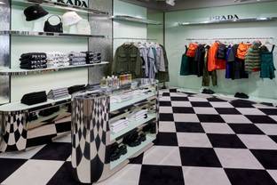 En images : Prada inaugure une boutique sur les Champs Élysées