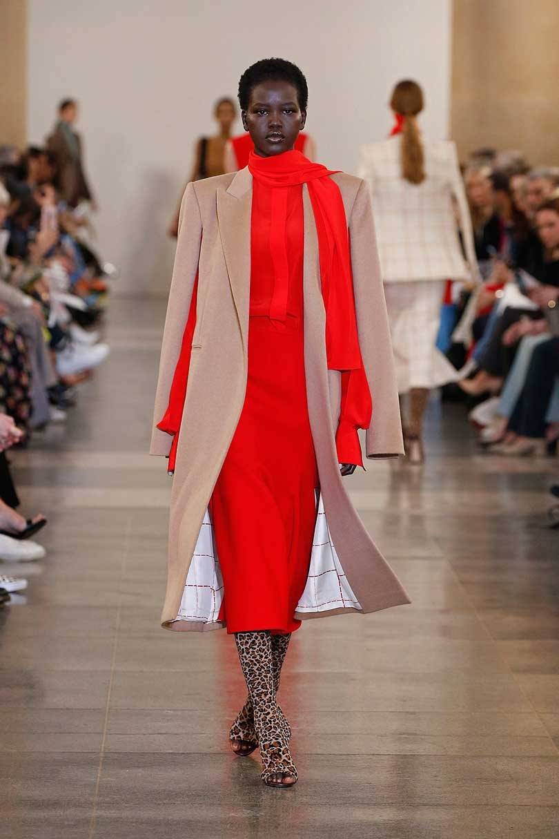 Victoria Beckham goes 'retro' at London Fashion Week show