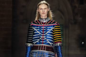  "Taxons les riches" : manifestation contre un défilé Vuitton à Avignon