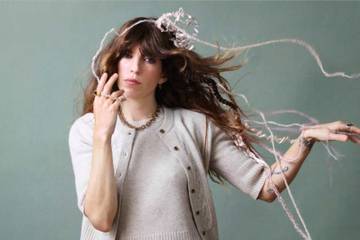 Galeries Lafayette : une collaboration avec Lou Doillon et des vêtements d'occasion pour enfants 