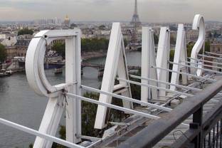 De quoi l'arrêt, puis la reprise, puis l'arrêt, du chantier de La Samaritaine est-il le symbole?