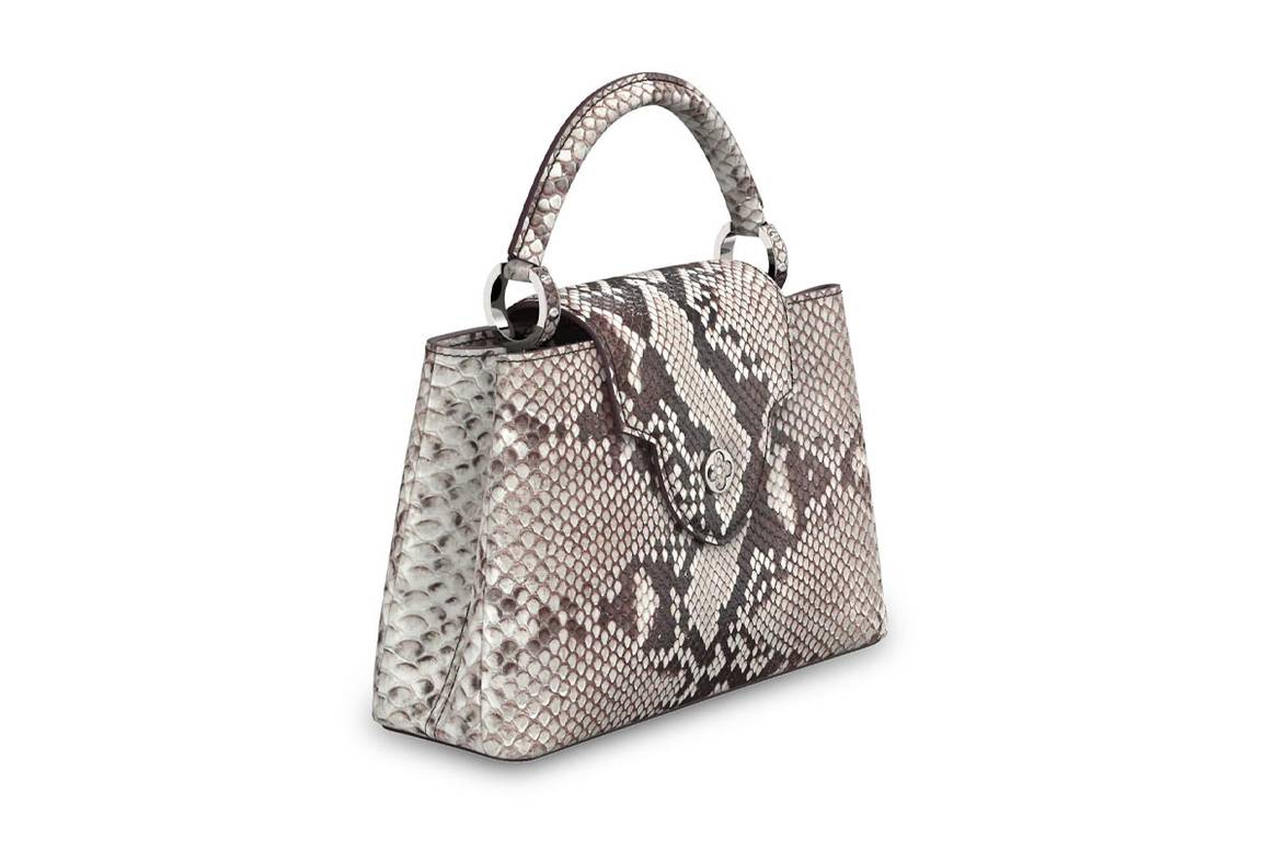 Photo Credits: Bolso Capucines de Louis Vuitton confeccionado en piel de pitón. Louis Vuitton, página oficial.