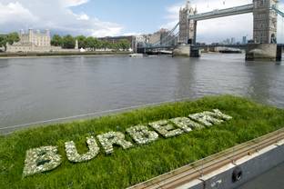 La nueva contratación de Burberry eleva las expectativas y sus acciones