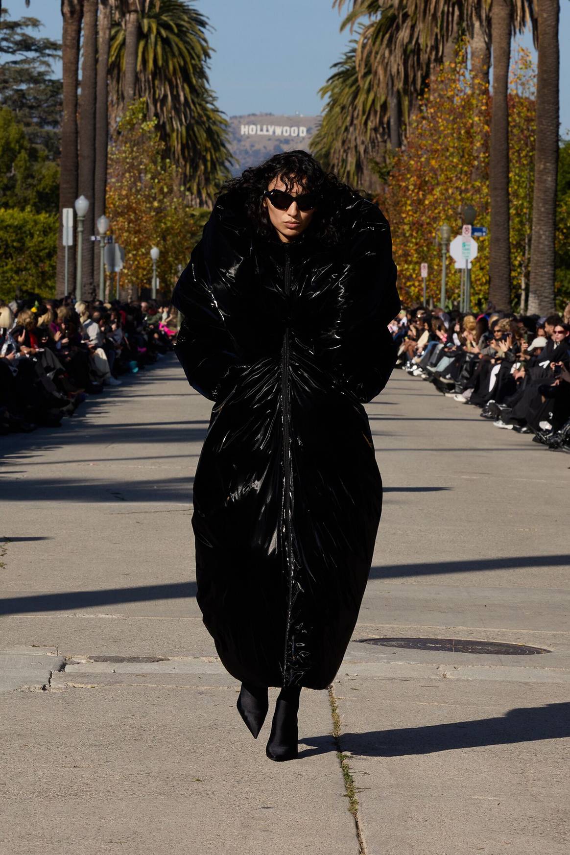 Balenciaga, desfile de presentación en Los Ángeles de la colección de Otoño para hombre y mujer FW24.