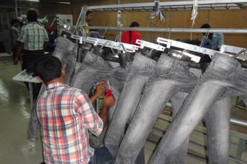 Modeunternehmen zahlen fast 1,5 Millionen US-Dollar Entschädigung an Bekleidungsarbeiter:innen