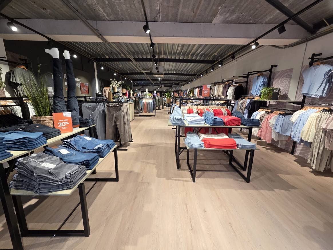 Okay Fashion Groep groeit stevig door en nadert mijlpaal van 100 winkels