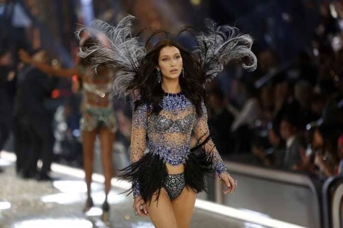 In beeld: de Victoria's Secret Fashion Show 2016 in Parijs