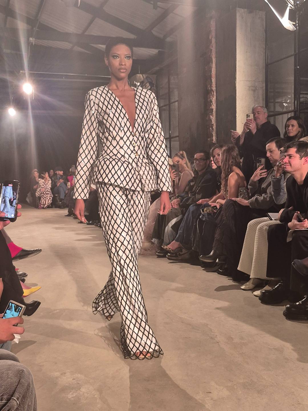 uque inaugura la pasarela de la Bogotá Fashion Week 2025.