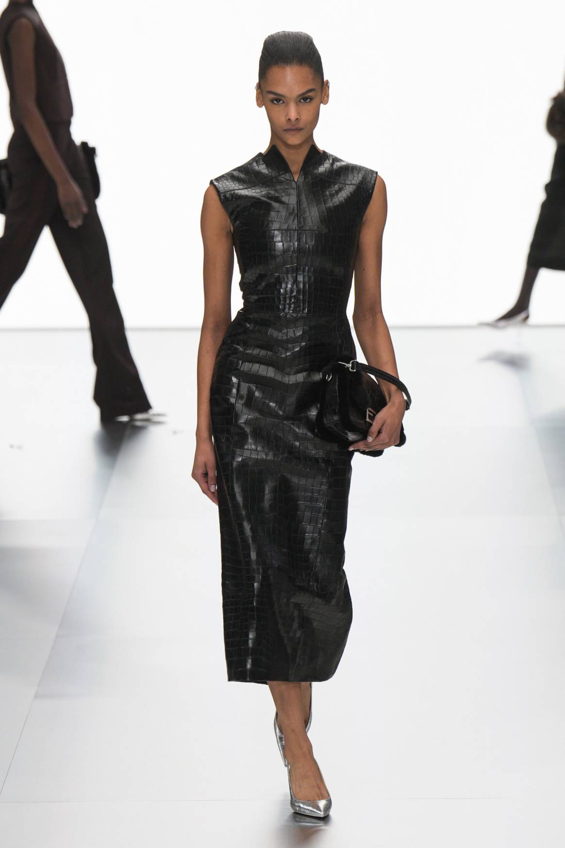 Vestido negro de cuero Fendi HC SS24