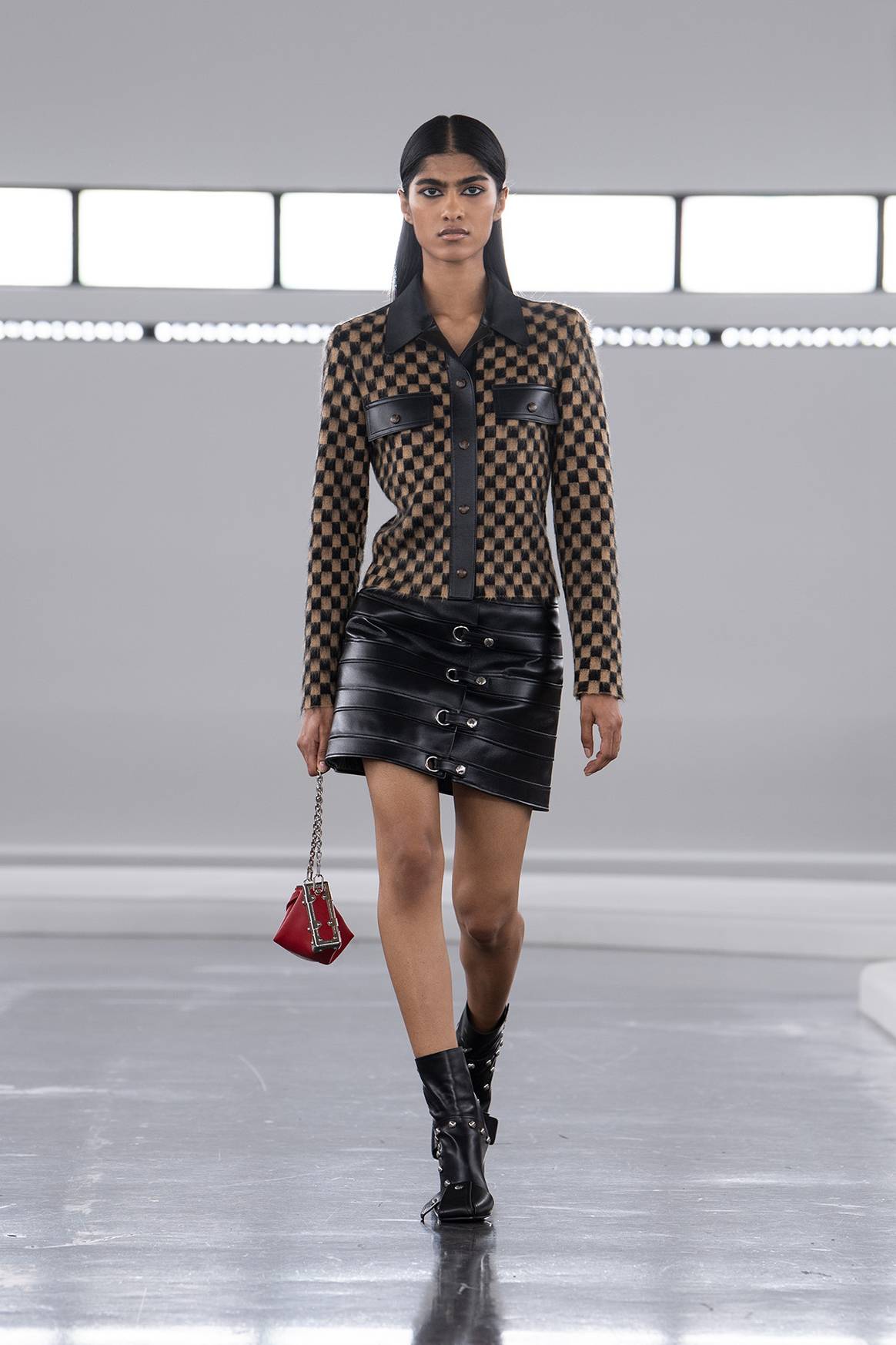 Louis Vuitton, colección “Voyager” Prefall 2024.