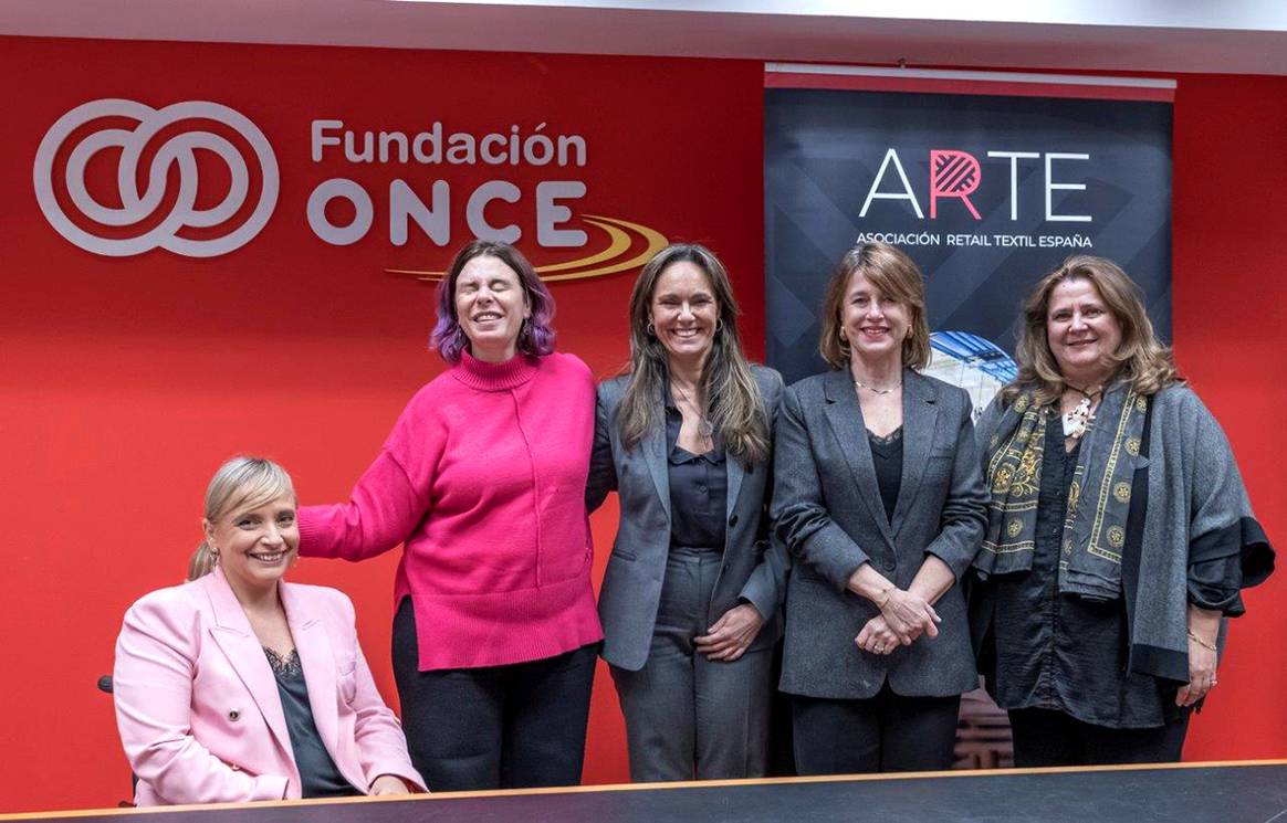 Ana López-Casero, presidenta de Arte, junto a Virginia Carcedo, secretaria general de Fundación ONCE e Inserta Empleo.