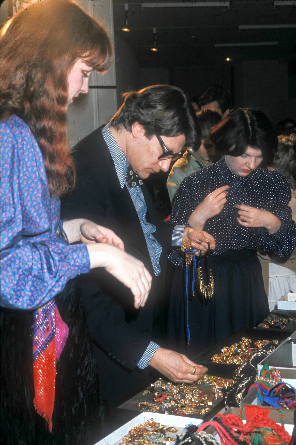 Yves Saint Laurent Backstage bei seiner Rive-Gauche-Kollektion Herbst/Winter 1977. Foto: Guy Marineau