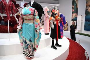 Icono de moda, el kimono exhibe sus transformaciones en Londres