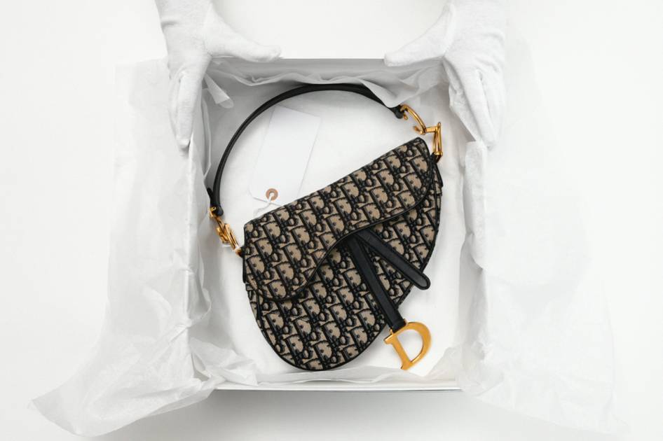 Pre-owned luxury handbags secondhand market