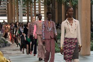 Chanel presenta desde Dakar su colección Métiers d’art e inicia con Senegal una asociación estratégica