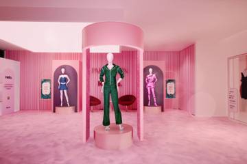 Klarna and Paris Hilton open pop-up for Y2K fashion