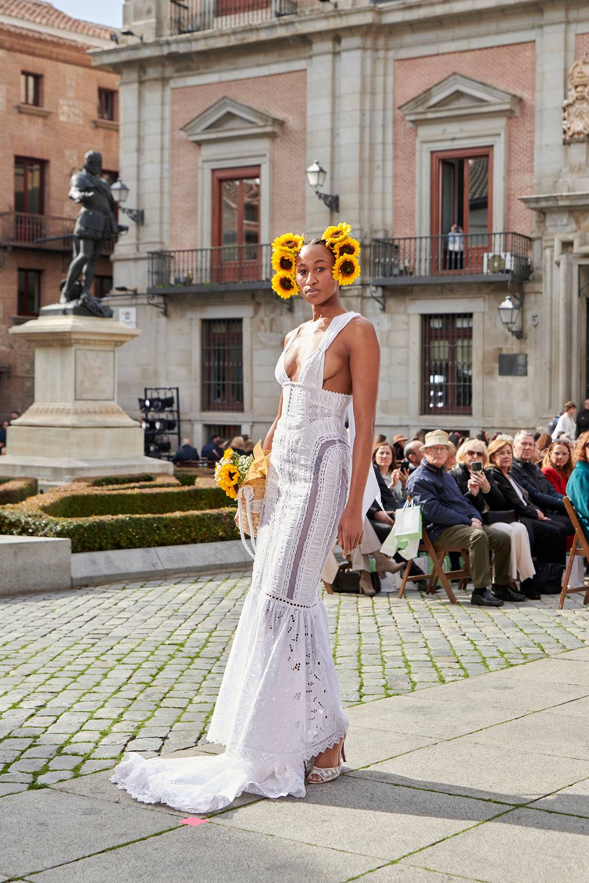 Desfile inaugural en la plaza de la Villa de Madrid de Madrid es Moda, celebrado el jueves 13 de febrero de 2025 en Madrid (España).