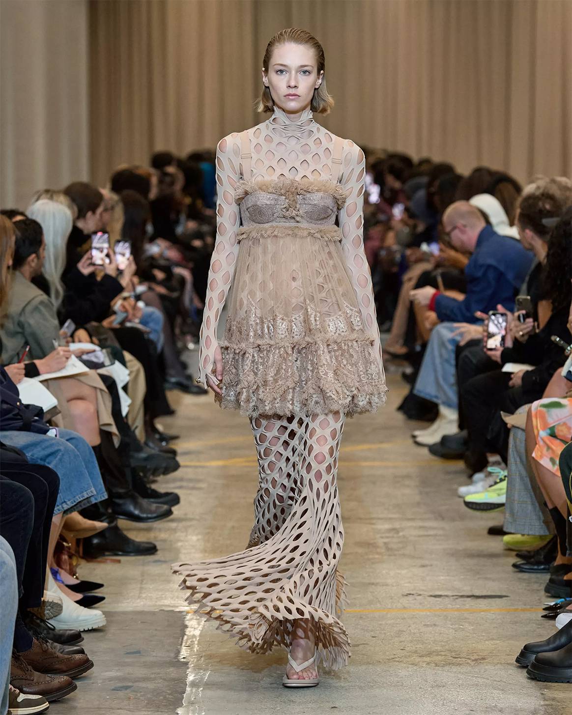 Photo Credits: Burberry, colección para la temporada Primavera/Verano 2023 SS23, última colección diseñada por Riccardo Tisci como director creativo. Burberry, página oficial.
