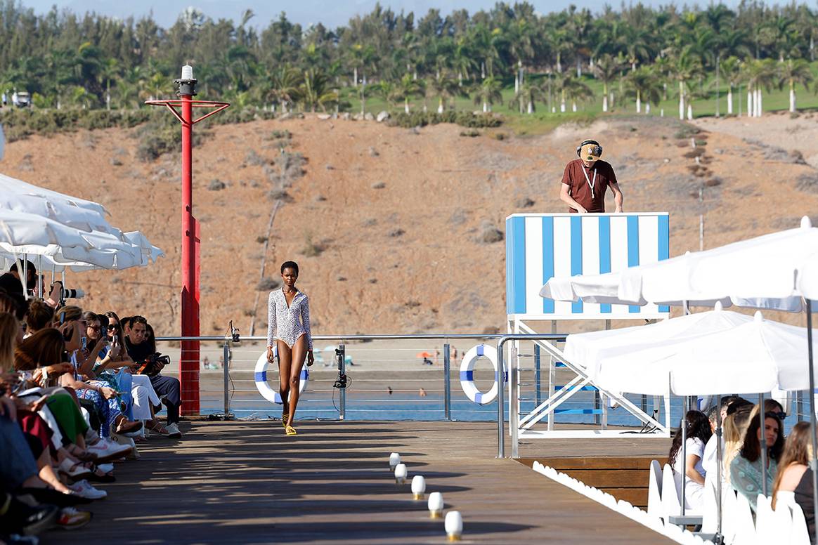 Desfile de Vän durante la jornada inaugural de GCSW 2024, el 2 de octubre desde la isla de Gran Canaria, Canarias (España).