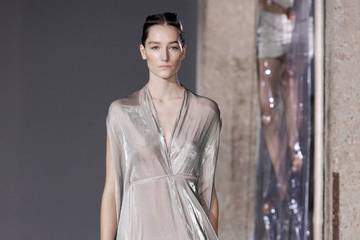 Video: De glazen jurk van Iris van Herpen