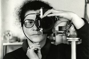 Babette Mangolte reçoit le prix « Women In Motion » 2022 pour la photographie