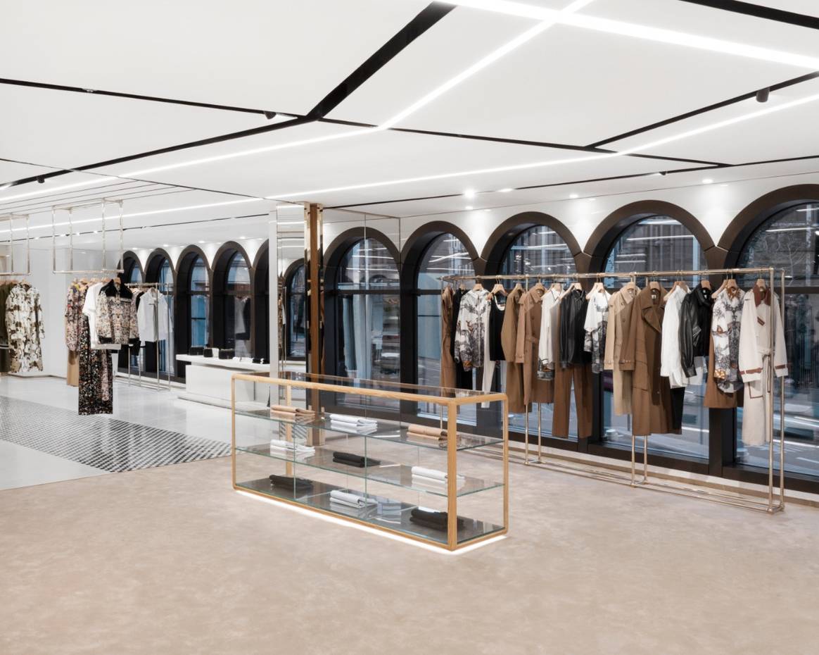 Op de eerste verdieping is de damescollectie te vinden. Credit: Burberry newsroom