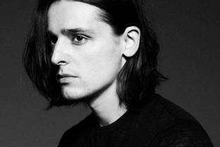 Olivier Theyskens regresa con la línea que lleva su nombre