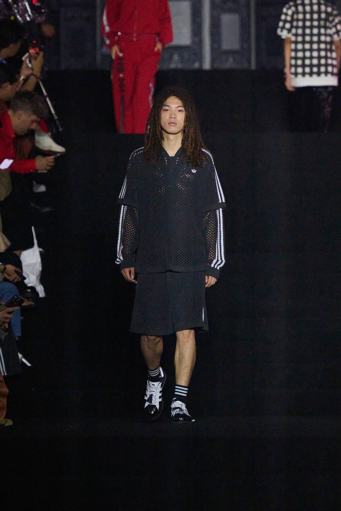 Primeros diseños de la nueva línea de colecciones colaborativas “Adidas Originals by Edison Chen”, durante el desfile de la firma Clot en Shanghai Fashion Week.