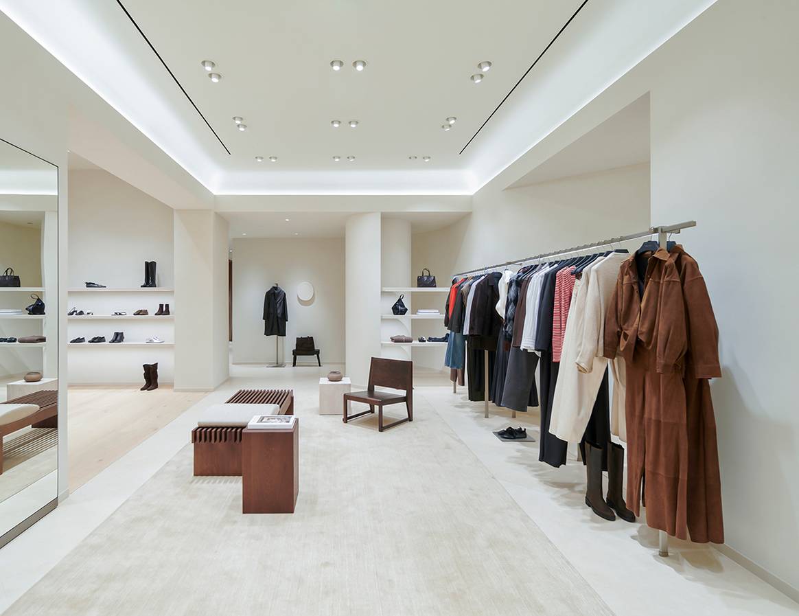 Tienda de Massimo Dutti en el centro comercial Aventura Mall de Miami, Florida (Estados Unidos).