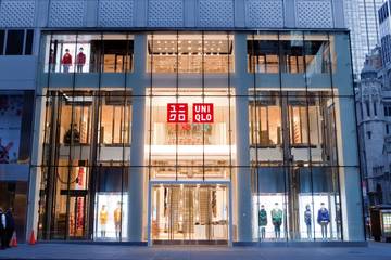 Winst en omzet van Uniqlo-moeder Fast Retailing blijft stijgen, bedrijf verhoogt prognose