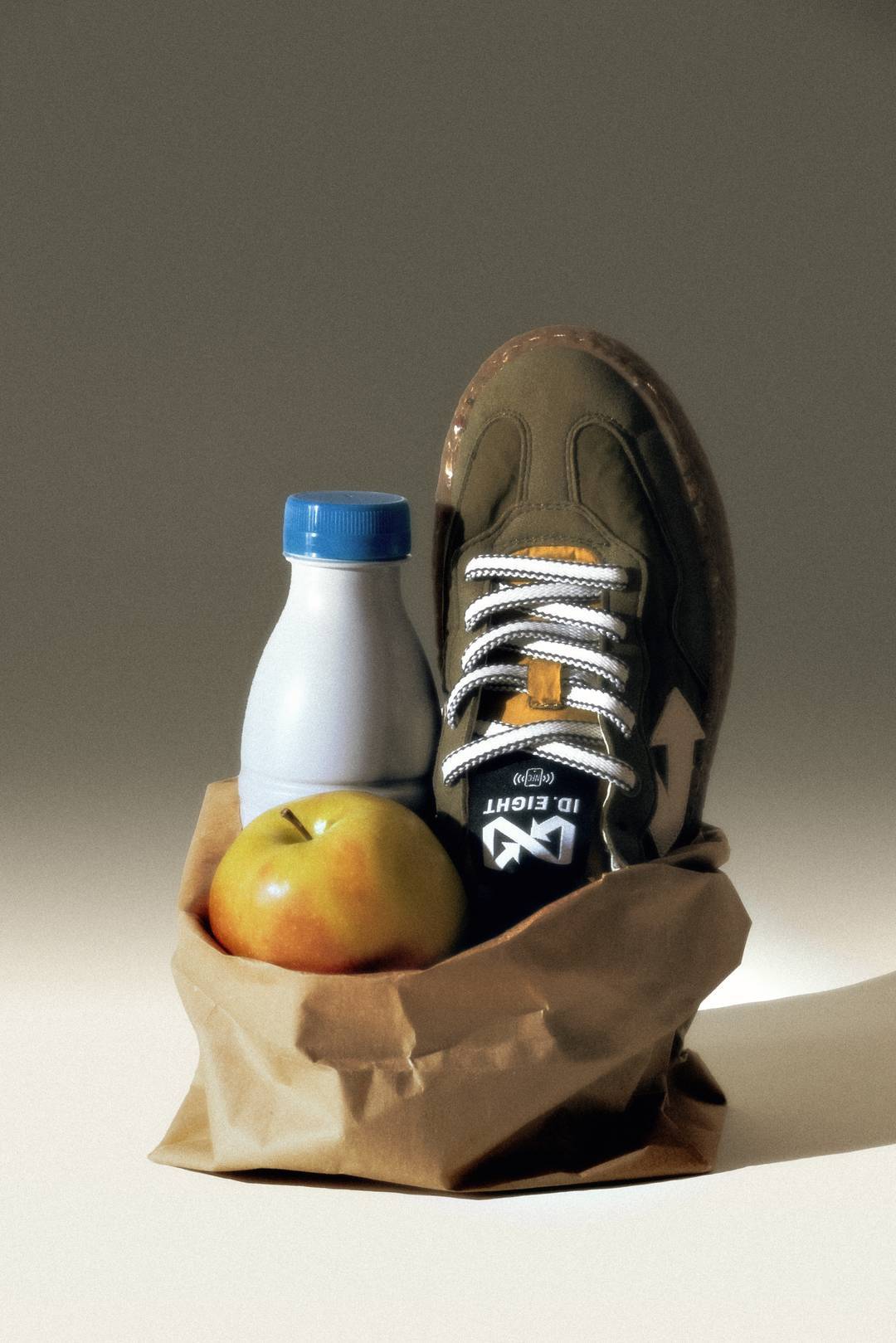 La  tomaia è realizzata con materiali made in Italy derivati da sottoprodotti dell’industria alimentare