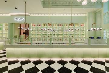 Prada: Kaffeeplausch und Cocktails bei Harrods