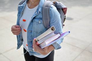 Tenue unique : vague bleu ciel dans un collège de La Réunion  