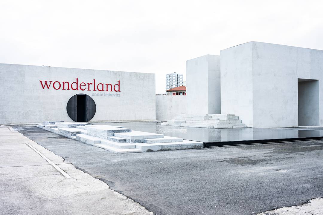 Vista de la exposición “Wonderland” de Annie Leibovitz organizada por la Fundación MOP en La Coruña (España), del 22 de noviembre de 2025 al 1 de mayo de 2026.